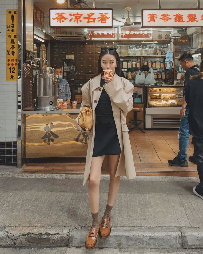 宠了今年秋冬最火的是“巧克力鞋”时髦炸了！bsports必一体育网页版登录小白鞋失(图5)
