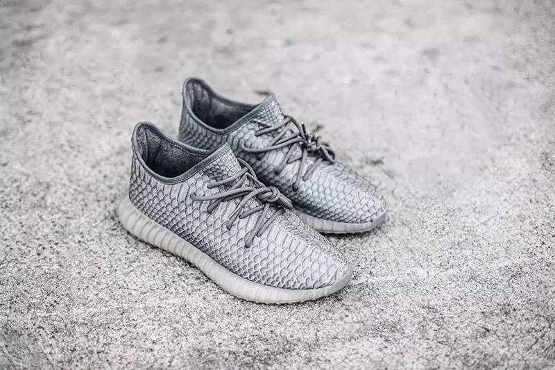 mple！AJ副总裁上脚 KAWS x AJ4 黑色版本bs